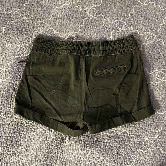 Mendocino - seven sisters army green shorts - Picture 2 of 3